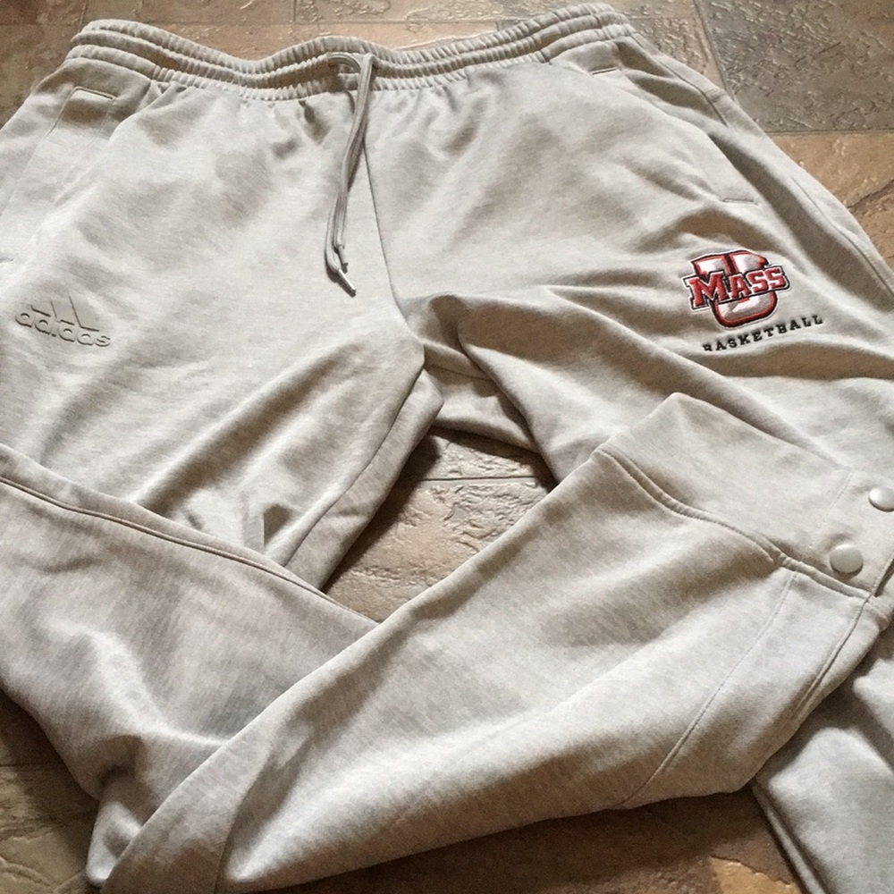 Adidas men’s large New w/o tags UMASS sweats.